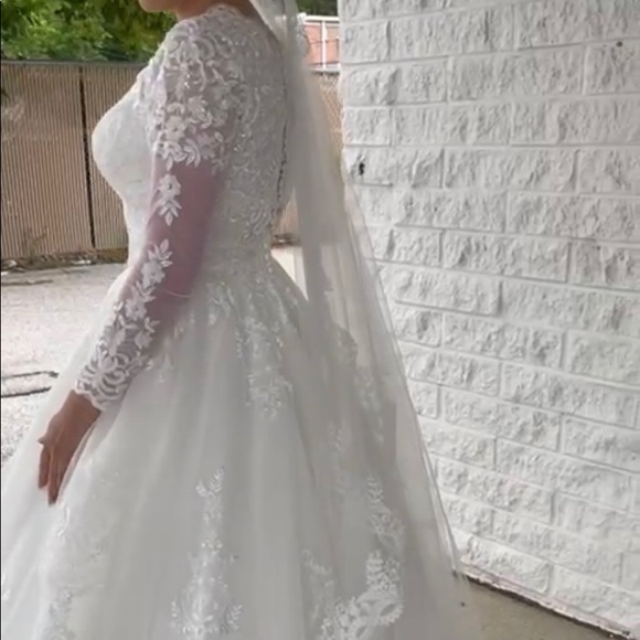 Beautiful ivory white wedding dress hand made - Picture 5 of 6